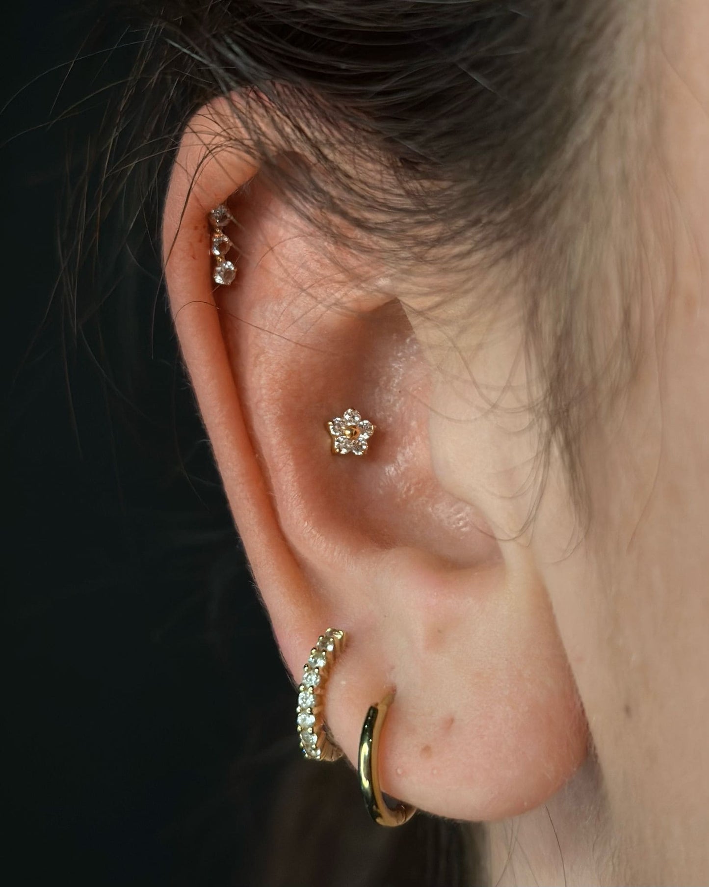 Titanium Subtiele Bloem Piercing met Kristallen - Lua
