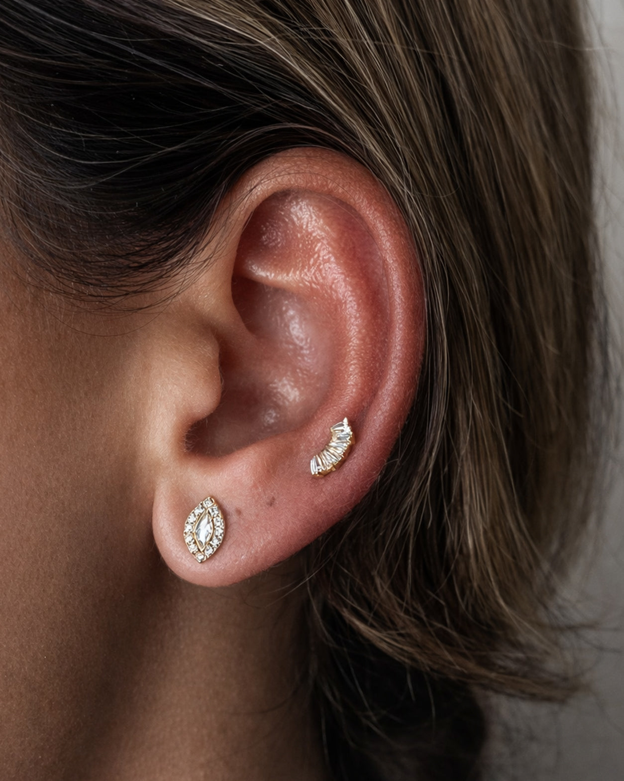Titanium Piercing with Curved Crystals - Rosie