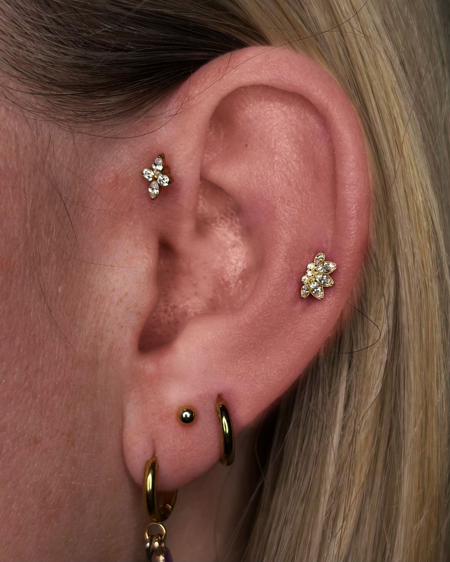 Titanium Lotus Piercing met Kristallen - Selena