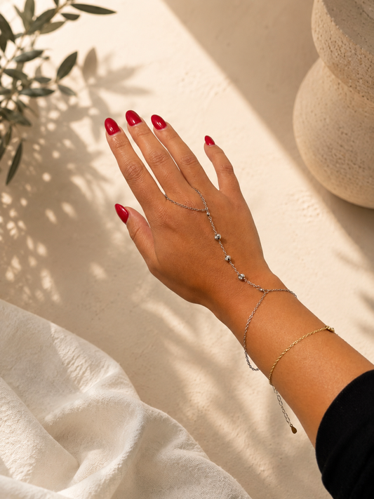 Fijne Zilveren Hand Chain met Kristallen - Famke
